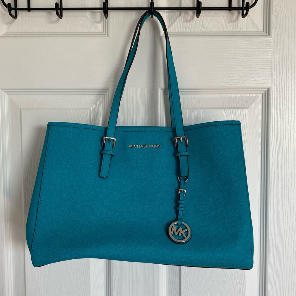 Michael Kors Shoulder Bag with Stoarge Bag